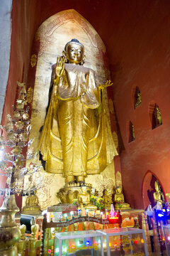 Myanmar (ex Birmanie). Bagan, Mandalay region. Temple of Ananda. Large standing Buddha measuring nine meters high