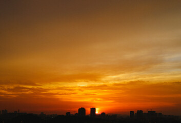 Plakat Golden sunset over buildings