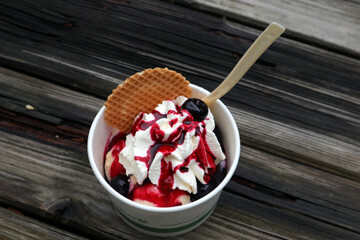 Eisbecher, Amarenabecher, Eis, Sahne, Kirschen, Sommer