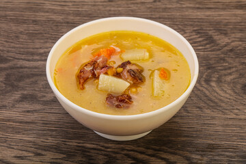 Pea soup with smoked ribs