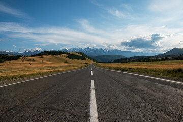 Naklejka premium Chuysky trakt road in the Altai mountains. One of the most beautiful road in the world.