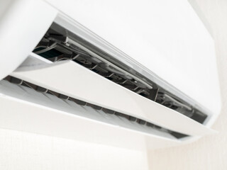 Indoor unit split air conditioning systems, indoor climate control, selective focus, cooling in hot weather