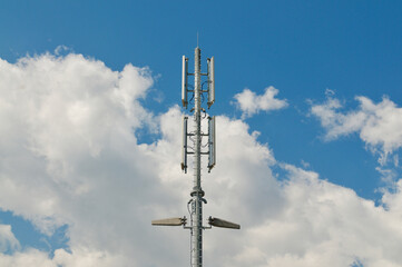 Obraz premium Telecommunication antenna of 4G and 5G network on a building in Switzerland