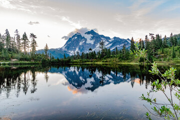 Fototapeta na wymiar Picture Lake at Mount Baker-Snoqualmie National Park