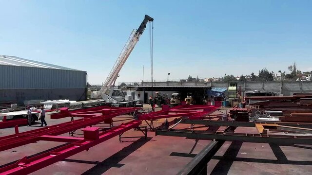 Gr&uacute;a en Construcci&oacute;n de estructuras de acero