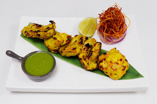 zafrani chicken tikka, saffron and yoghurt marinated spiced tandoori chicken cubes, indian cuisine