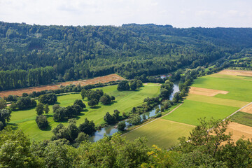 Landschaft mit Neckartal Deutschland im Sommer