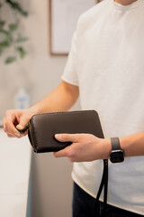 Obraz premium Man holding his leather wallet