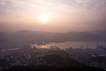 早朝の長崎市街地