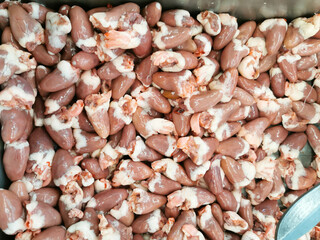 Raw chicken hearts on the tray.