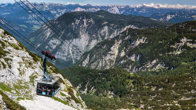 Bergfahrt der Seilbahn am Dachstein