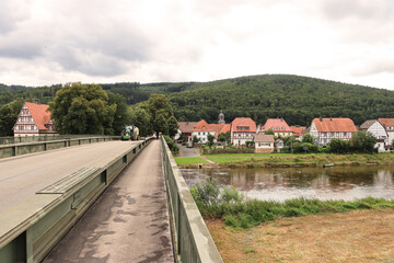 Fototapeta na wymiar Weserbrücke (Wolfgang-Stemmel-Brücke) und Ortskern im hessischen Gieselwerder