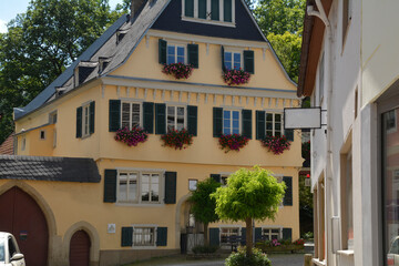 Naklejka premium meisenheim am glan, gelbes haus