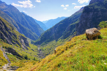 Blick ins Bavonatal, Tessin in der Schweiz - view in the Bavona Valley, Ticino in Switzerland
