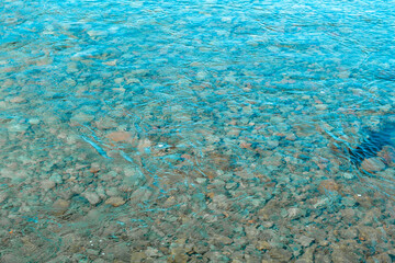 Fototapeta na wymiar Rocks under transparent turquoise water