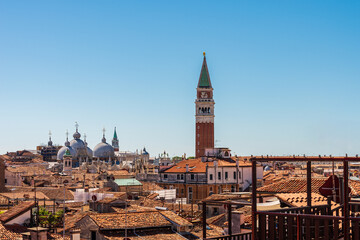 Obraz premium View of the rooftops of the island of Venice in Italy and the ancient bell tower of St Mark's Basilica ( Campanile di San Marco ).