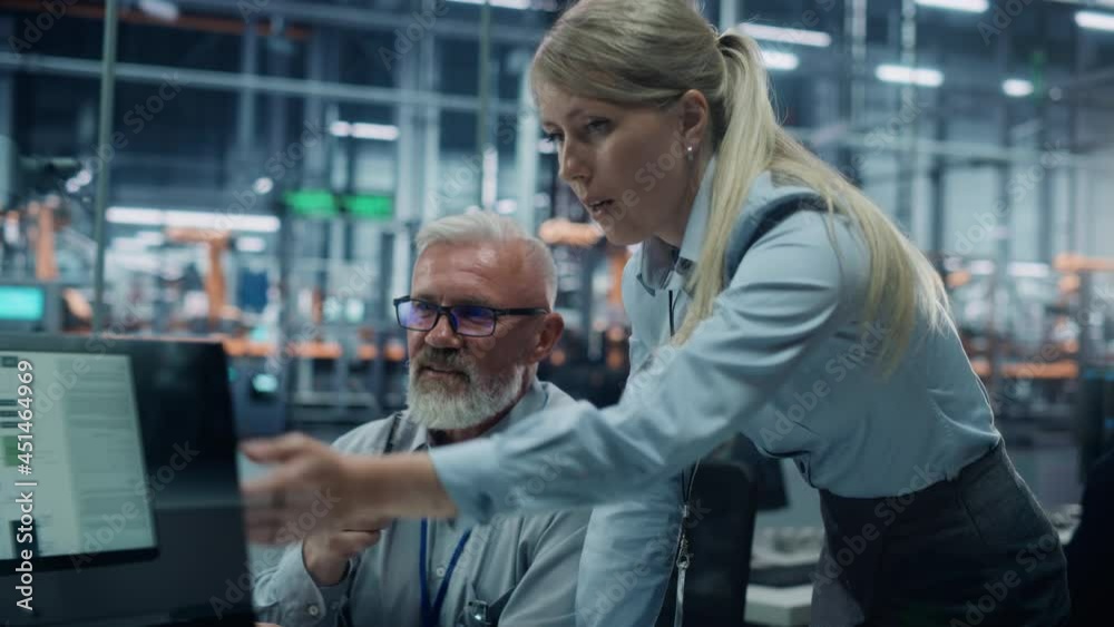 Leinwandbilder car factory office: manager talks to engineer working on computer. cad software, 3d turbine engine, 