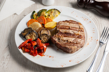 ojo de bife con verduras grilladas