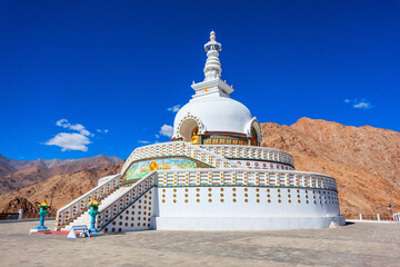 Shanti Stupa in Leh city, Ladakh - obrazy, fototapety, plakaty