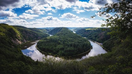 Saarschleife im Saarland in West Deutschland im Sommer, Reiseziel in Europa
