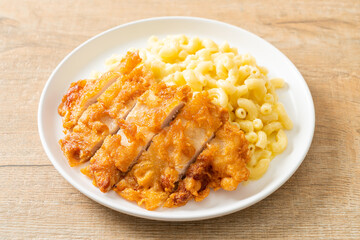 Mac and cheese with fried chicken