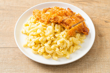 Mac and cheese with fried chicken