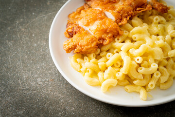 Mac and cheese with fried chicken