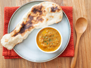 スパイスチキンカレーとナン