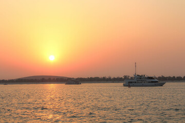 Fototapeta premium sunset over the sea