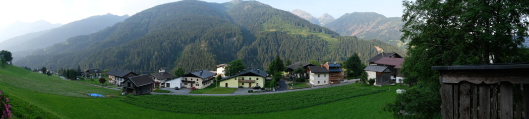 Fototapeta na wymiar Romantic mountain landscape of Austria