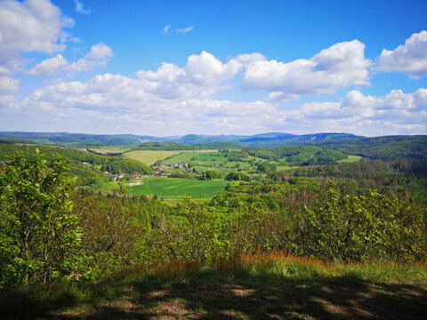 Blick vom gro&szlig;en Drachenstein auf den Th&uuml;ringer Wald, Richtung Inselberg, Mosbach