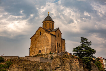 Obraz premium The old town of Tbilisi with colorful streets and facades. Beautiful country Georgia in summer.