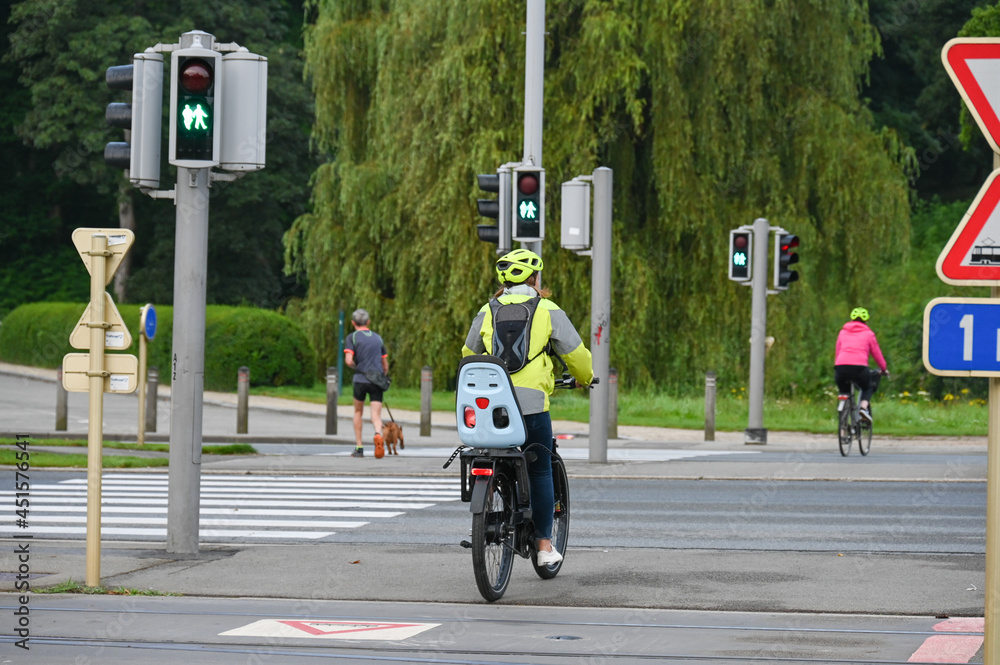 Canvas Prints velo cycliste ville bruxelles piste cyclable