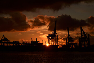 Fototapeta na wymiar harbour port of Rotterdam