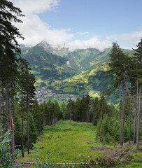 Fototapeta na wymiar Bei Matrei in Osttirol: Wanderung auf den Zunig
