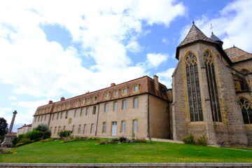 Fototapeta na wymiar le prieuré du village de Ambierle roannais loire
