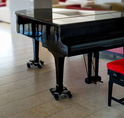 Eine Detailansicht von einem Klavier, eines Flüges, Pianos.