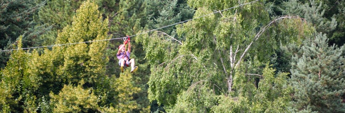 Descente en tyrolienne