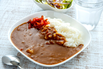 食卓のビーフカレー