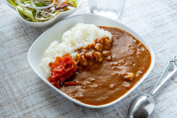 食卓のビーフカレー