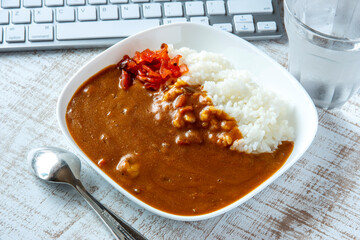 仕事中に食べるビーフカレー