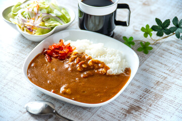 食卓のビーフカレー