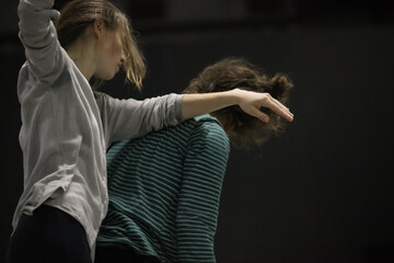 2 dancers movement contact improvisation performance