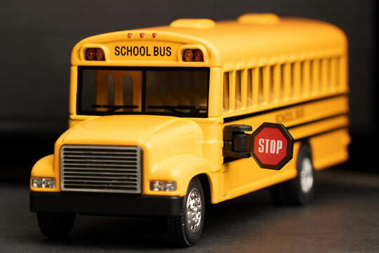 School bus model with stop sign. Do not pass the school bus, The stop signal arm.