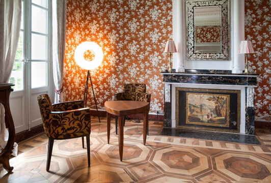 INT&Eacute;RIEUR VINTAGE FRAN&Ccedil;AIS AVEC ANCIENNE CHEMIN&Eacute;E EN MARBRE