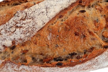 Croûte de baguette de pain française aux graines en gros plan