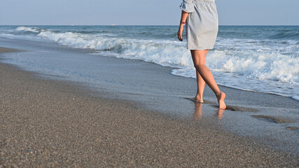 Walking feet by the sea 