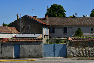 Fototapeta na wymiar Arthies, France - june 27 2018 : picturesque village