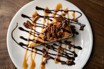 Pecan cheesecake overhead