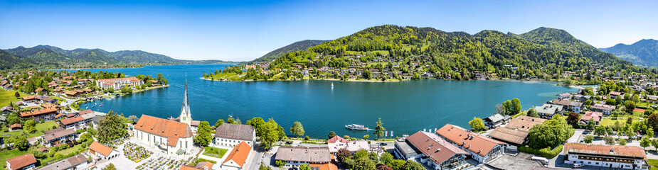 Naklejka premium landscape at the lake tegernsee